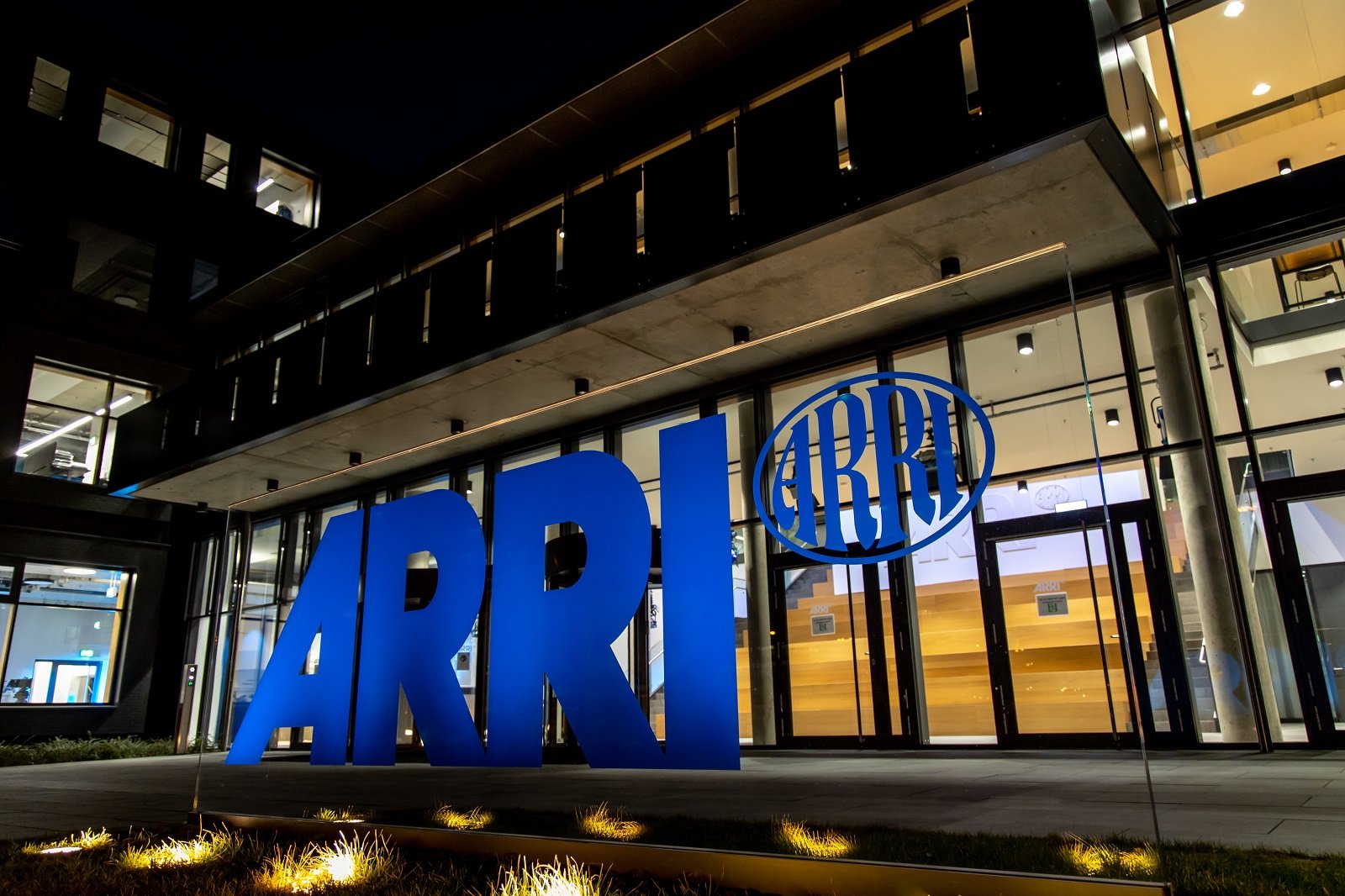 2021-arri-firmenzentrale-muenchen-arrial-by-night 2021-arri-firmenzentrale-muenchen-arrial-by-night